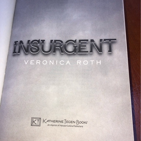 Insurgent- by Veronica Roth-paperback- 3rd in Divergent series- young adult book - Picture 2 of 6